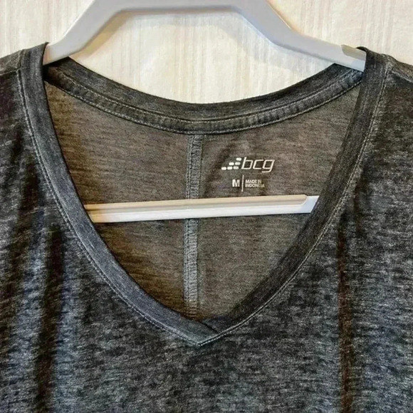 BCG BURNOUT SHORT SLEEVE V-NECK WORKOUT TOP SHIRT BLACK SIZE M LIGHTWEIGHT - Picture 2 of 5